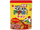 ２００円　おやつカンパニー　超超ベビースタードデカイラーメンチキン味　１３５ｇ